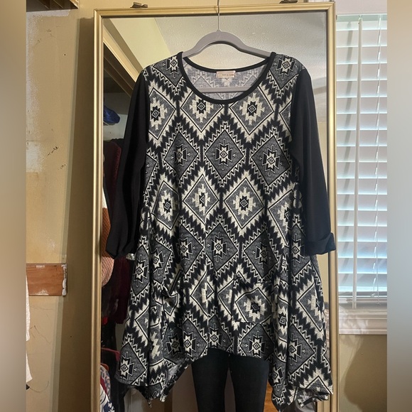 Lightweight 3/4 sleeve boutique sweater - Picture 1 of 4
